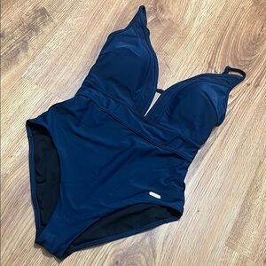 Sunseeker Women's Swimsuit Size 8